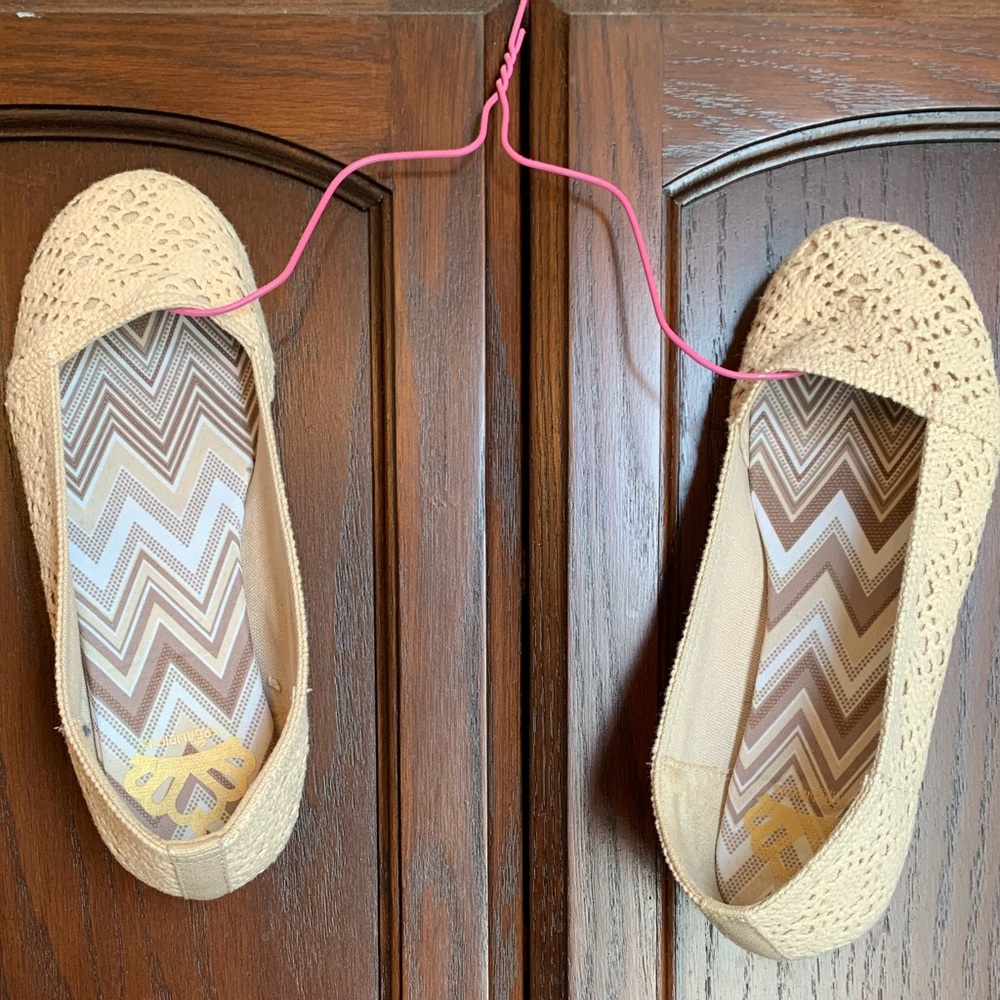 Fergalicious Ivory lace flats